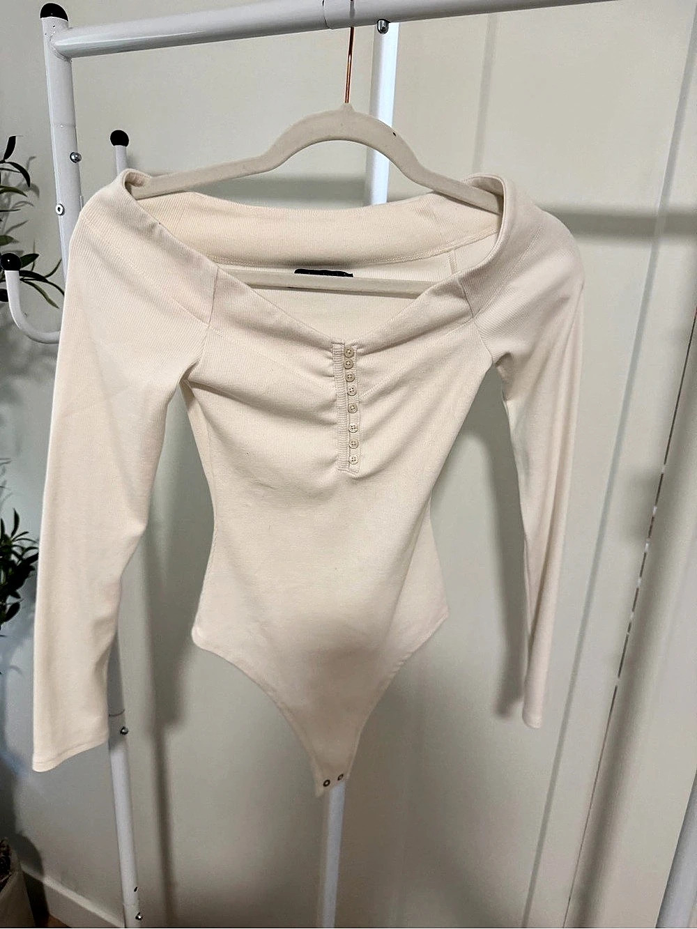 Abercrombie & Fitch Long Sleeve Bodysuit in White Size Small Like New